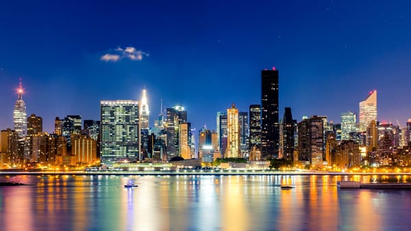 Обои Manhattan, ночь, New York City, Midtown, небоскребы, USA, США, город, здания, Мидтаун, New York, огни, подсветка, Манхэттен, небо, NYC, Нью-Йорк