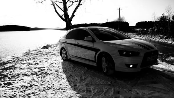 Обои Mitsubishi, Lancer X10, Снег, черно-белая, Следы, Дерево