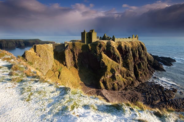 Обои тучи, камни, Dunnottar, скала, Северное море, небо, замок Данноттар, берег, снег, Шотландии