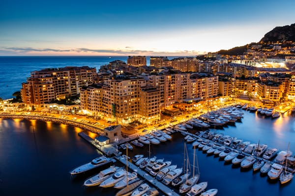 Обои море, яхты, Principauté de Monaco, огни, здания, Княжество Монако, Лазурный Берег, дома, город, Côte d'Azur, вечер, Фонвьей, Fontvieille