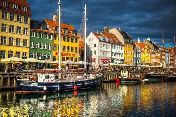 Обои Копенгаген, Copenhagen, Новая гавань, здания, New Harbour, Nyhavn, канал, набережная, Denmark, Нюхавн, суда, Дания