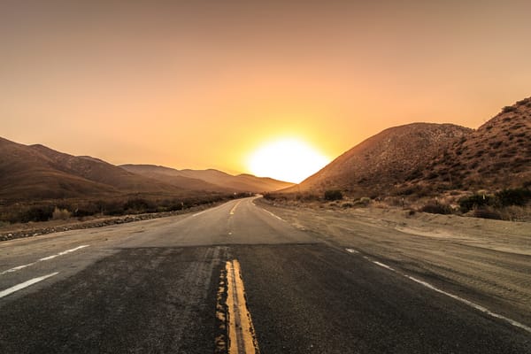 Обои road to the sun, горы, забор, дорога, road, дорога к солнцу, fence, mountains