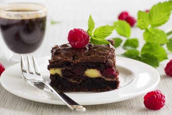 Обои выпечка, chocolate cake, mint, сладость, Malinka, шоколадный торт, мята, sweet pastries, малинка