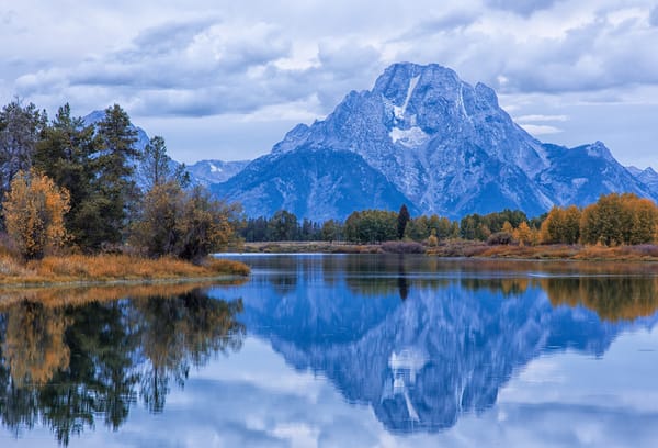 Обои утро, облака, вода, Вайоминг, Гора Моран, Река Снейк, Grand Teton National Park, USA, Mount Moran, autumn, лес, тучи, США, Snake River, осень, деревья, Гранд-Титон, отражение, гладь, Wyoming, небо, река