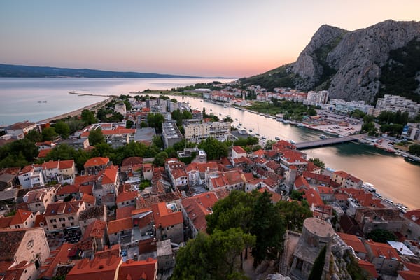 Обои Adriatic Sea, горы, Omiš, Адриатическое море, река Цетина, панорама, Croatia, Cetina River, здания, Хорватия, Омиш