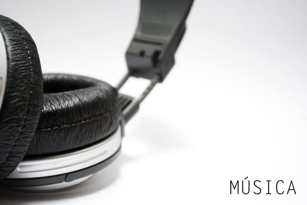 Обои sony mdr xd100, music, macro, музыка, 2557x1712, макро, headphones, наушники