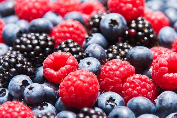 Обои blackberries, berries, ежевика, ягоды, малина, strawberries, raspberries, черника, клубника, blueberries