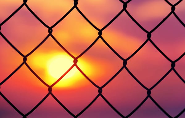 Обои sunset, забор, ностальгия, закат, сетка, ограждение, настроения, розовый, солнце, ограда, fence, небо