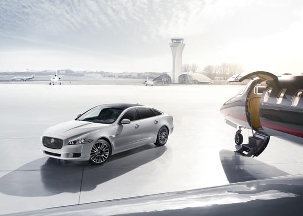 Обои Hangar, Plane, Jaguar XJ Ultimate