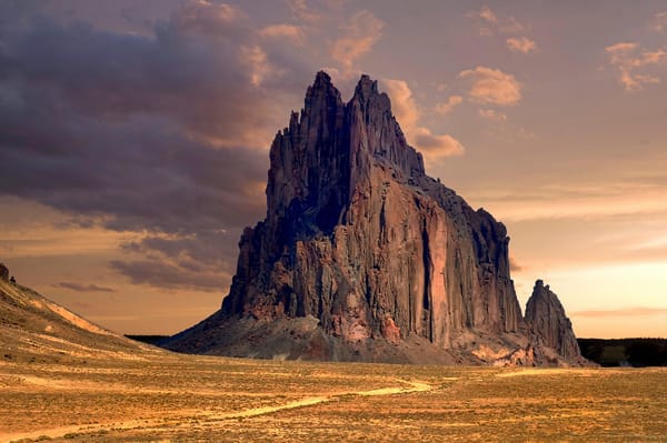 Обои горная порода, rock formation, Shiprock Peak, Нью-Мексико, desert, пустыня, New Mexico