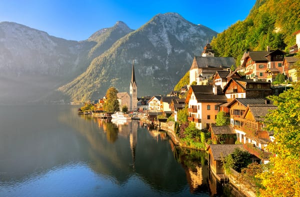 Обои Зальцкаммергут, Österreich, природа, Гальштат, Hallstatt, город, Hoher Dachstein, дома, горы, здания, пейзаж, Альпы, лодки, озеро, Дахштайн, осень, Salzkammergut, Австрия