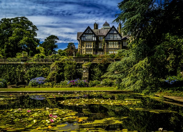 Обои Wales, Bodnant Gardens, сад, Великобритания, деревья, пруд, кусты, дом, зелень, вода