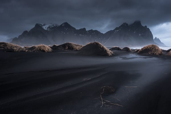 Обои небо, Vestrahorn, трава, Stockksness, горы, Исландия, облака, чёрный песок