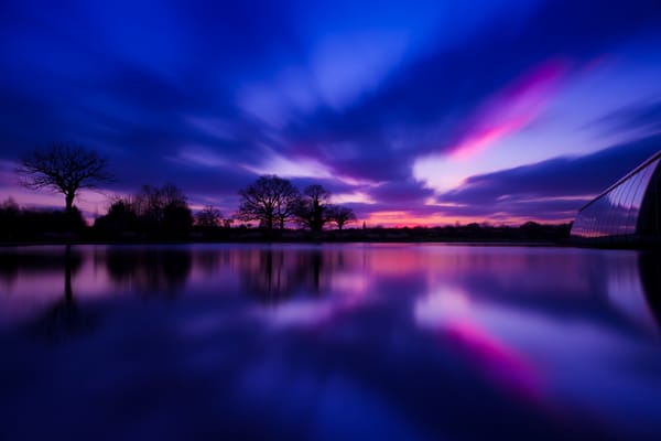 Обои Great Britain, river, reflection, отражение, England, Англия, деревья, закат, деревня, sunset, вечер, Великобритания, trees, река, village, evening