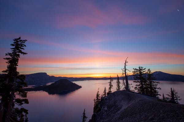Обои Sunrise, озеро, Volcano, mountain, National Park, рассвет, кратер, Crater Lake, landscape, Oregon