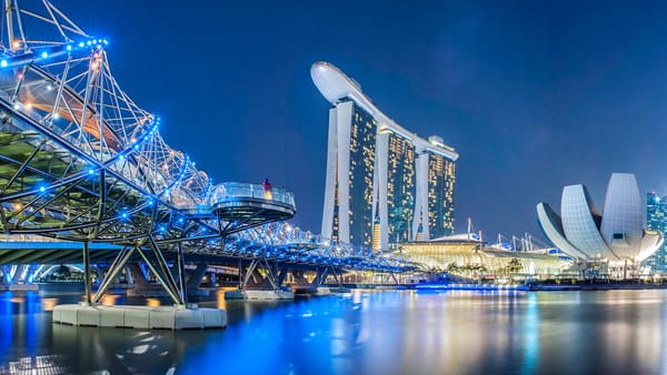 Обои мост, дизайн, огни, Helix Bridge, неон, набережная, ночь, Marina Bay Sands, река, Сингапур, здания, сооружения