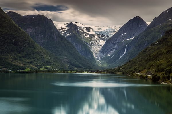 Обои горы, Ледник Бриксдаль, Национальный парк Йостедалсбреен, Jostedalsbreen National Park, Стрюн, Briksdal glacier, Норвегия, Stryn, Norway, озеро, Briksdalsbreen