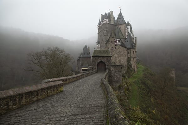 Обои Eltz Castle, Замок, дорога, Замок Эльц, Германия, Туман