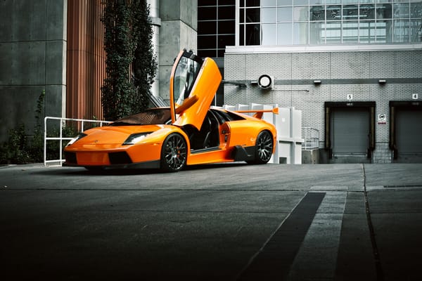 Обои Lamborghini, ламборгини, front, ламборджини, открытая дверь, Murcielago, мурселаго, здание, orange, оранжевая