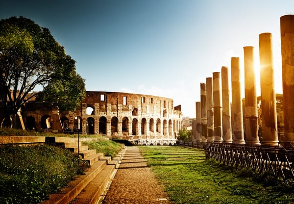 Обои Italy, Rome, Италия, Colosseum, ступеньки, колонны, архитектура, Колизей, Рим, солнце, свет, амфитеатр