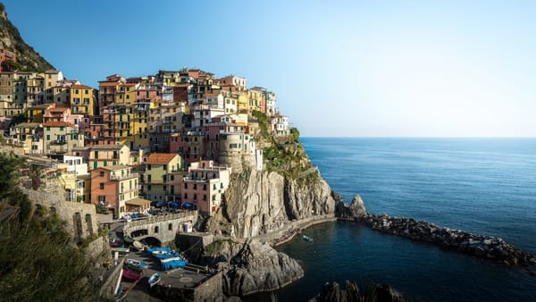 Обои Италия, Лигурийское море, море, Italy, Манарола, Чинкве-Терре, Cinque Terre, Manarola, пейзаж, Ligurian Sea, побережье, скалы, здания