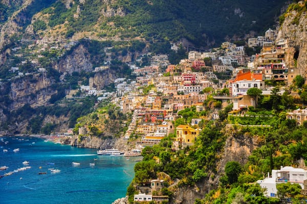 Обои Amalfi Coast, Positano, залив, побережье, Италия, Campania, Кампания, Салернский залив, лодки, Italy, здания, Позитано, склон, море, Амальфитанское побережье, Gulf of Salerno