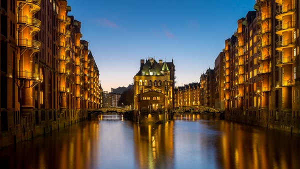Обои мосты, здания, ночной город, Hamburg, Germany, каналы, Шпайхерштадт, Speicherstadt, Германия, Гамбург