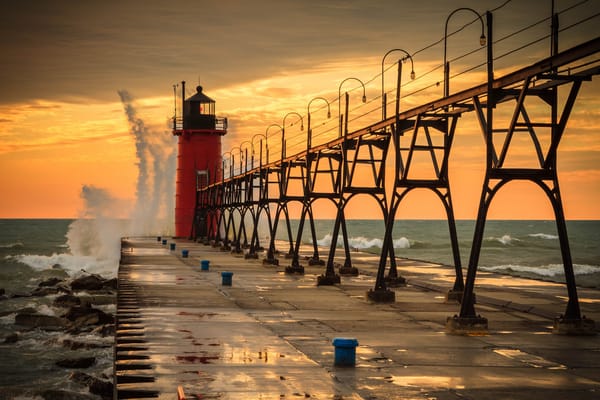 Обои США, South Haven, озеро Michigan, волны, вода, маяк, небо, пирс, Мичиган