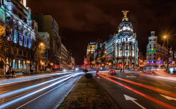 Обои Alcalá de Henares, люди, Алькала-де-Энарес, Madrid, город, Испания, здания, дорога, выдержка, машины, дома, архитектура, ночь, Мадрид