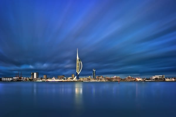 Обои England, пролив Те-Солент, небо, Англия, Портсмут, Portsmouth, Solent Strait, здания, вода