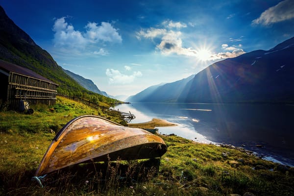 Обои рассвет, солнце, Vaga Kommune, горы, Norway, лодка, Oppland Fylke, Норвегия, озеро