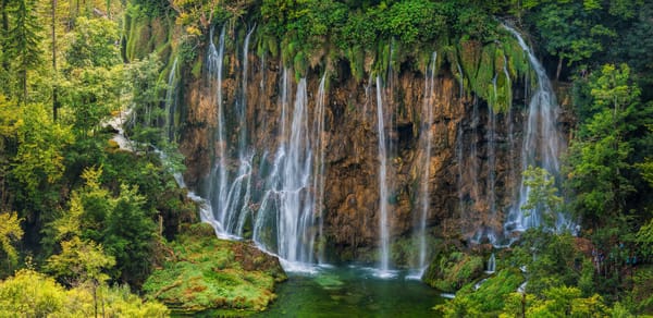 Обои лес, Хорватия, водопад, Galovac Waterfall, Plitvice Lakes National Park, река, Водопад Галовачки, Плитвицкие озёра, Croatia