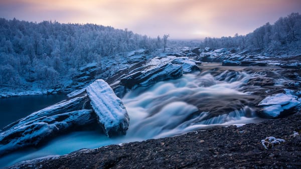 Обои лес, речка, winter is coming, Швеция, первый снег, Sweden
