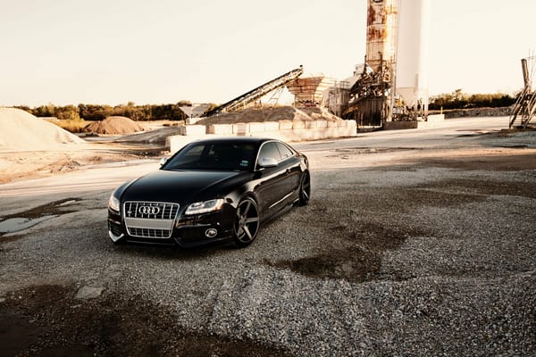 Обои black, конвейерная лента, Audi, ауди, бетонные блоки, чёрная