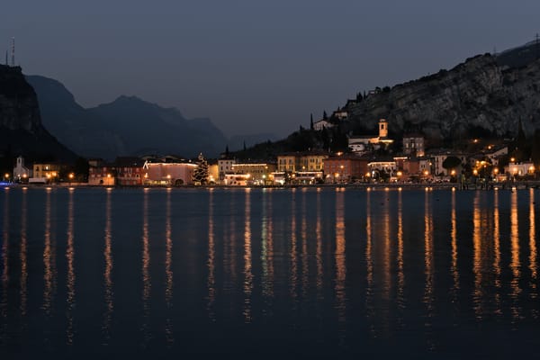 Обои Torbole, Italy, night, chapel, lake, Garda Lake, fog. Chirstmas, mountains