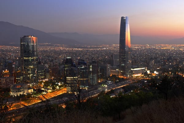 Обои Santiago, Gran Torre Santiago, South America, downtown, Titanium La Portada, dusk, twilight, Torre Gran Costanera, The Costanera Center Torre 2, urban scene, cityscape, sunset, mountains, Chile