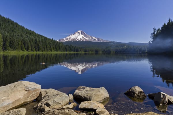 Обои Trillium Lake, Орегон, Oregon, лес, Mount Hood, камни, озеро Триллиум, гора Маунт-Худ, отражение