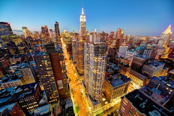 Обои New York City, New York, Manhattan, Empire State Building, Midtown, вечер, крыши, Эмпайр-стейт-билдинг, NYC, Chelsea Stratus, огни, USA, Sixth Avenue, Нью-Йорк, дорога, высотки, здания, город, небоскребы, Мидтаун, свет