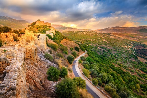 Обои камни, Нимрод, крепость, развалины, Golan Heights, кусты, горы, Nimrod Fortress National Park, дорога, Израиль, долина