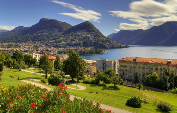 Обои озеро Лугано, Alps, Лугано, Ticino, панорама, Switzerland, деревья, озеро, Lake Lugano, пейзаж, Тичино, горы, Альпы, здания, дома, Швейцария, Lugano