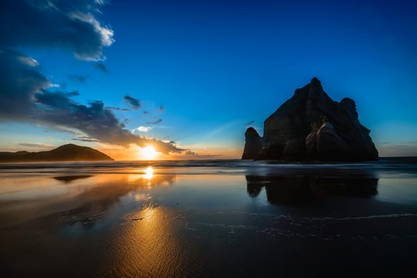 Обои NZ, рассвет, Новая Зеландия, пляж, Wharikiri Beach, песок, скала