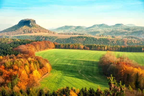 Обои Elbsandsteingebirge, холмы, пейзаж, осень, листья, Sächsische Schweiz, деревья, оранжевые, желтые, Эльбские Песчаниковые горы, Саксонская Швейцария, природа, Германия