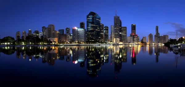 Обои Queensland, огни, Brisbane City, штат Квинсленд, Австралия, небоскребы, отражение, Брисбен, подсветка, Australia, ночь, мегаполис, река