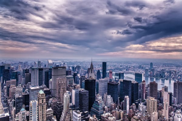 Обои New York City, небоскребы, Manhattan, панорама, небо, высотки, город, USA, тучи, высотные, Манхэттен, New York, вечер, NYC, Нью-Йорк, США, Эмпайр-стейт-билдинг, Empire State Building, дома, здания