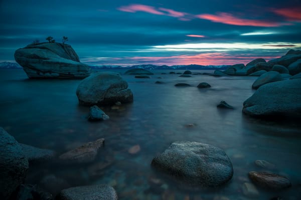 Обои Bonsai Rock, природа, сумерки, озеро, камни, рассвет, скала, Lake Tahoe