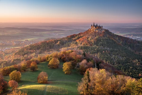 Обои Hechingen, Germany, Швабский Альб, замок, Германия, гора Гогенцоллерн, Hohenzollern Castle, панорама, Баден-Вюртемберг, лес, гора, долина, Baden-Württemberg, Замок Гогенцоллерн, осень, Swabian Jura, Хехинген, Mount Hohenzollern