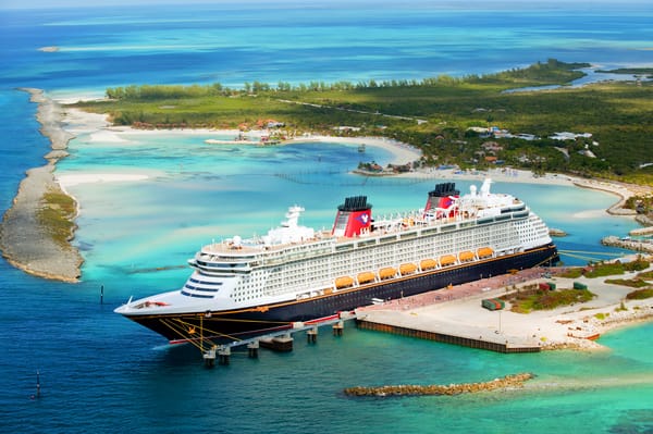 Обои Dream, Лайнер, Пассажирский, Причал, Судно, Disney, Пассажирский лайнер, Остров, Disney Dream, Disney Cruise Line, Море