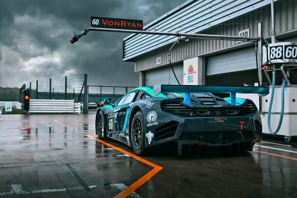 Обои McLaren, Von Ryan Racing, мокрый трек, MP4-12C, тучи, GT3