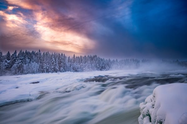 Обои лес, Norrbotten County, Река Питеэльвен, пороги, Pite River, зима, Sweden, Storforsen Rapids, Норрботтен, снег, река, Швеция, небо