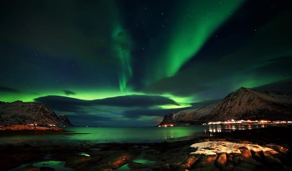 Обои Lofoten Island, скалы, ночь, северное сияние, Норвегия, Лофотенские острова, Norway, море, небо